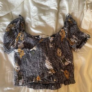 Cropped Floral Criss Cross Top, V Neckline (Size L)